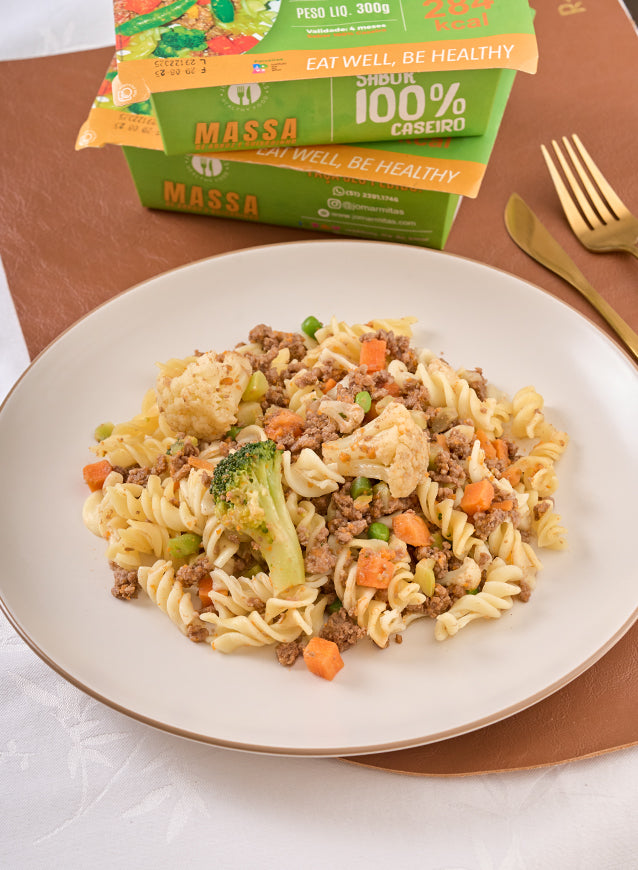 Massa de arroz com guisadinho colorido